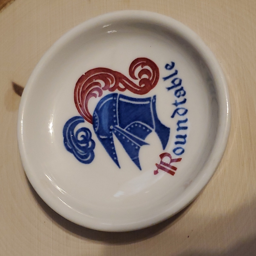 Vintage Walker China Restaurant Ware ROUNDTABLE Knight Design Small Dish